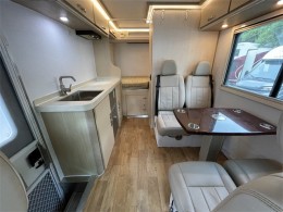 2018款上汽大通RV80 2.5T自动挡 C 型房车  上汽大通