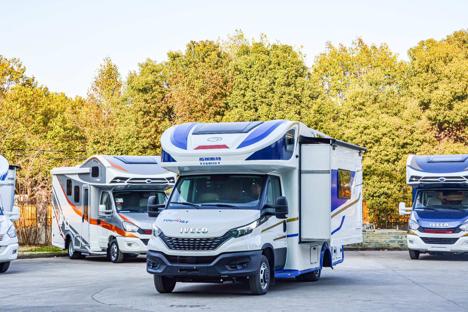 拓锐斯特2021款进口依维柯房车 白色