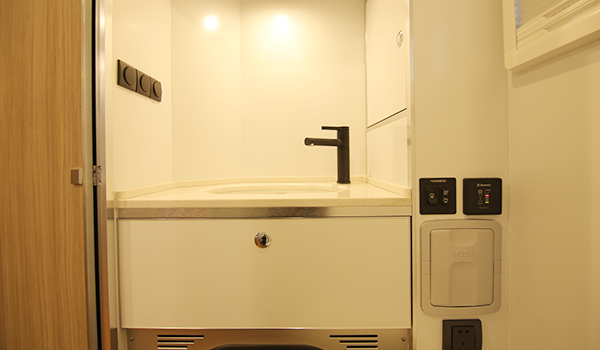 德野man8X8越野房车领航者M-诺马迪森房车荒野霸主志在千里这是描述信息