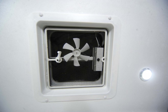 戴德隆翠C19拖挂式营地房车 17万元 _DSC8588