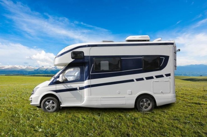 一口价29.8万就在爱旅途2019款大通C型房车5.26郑州大型团购会0X8ArlokZtI