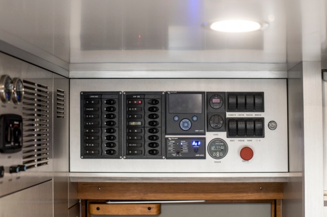 德野诺玛迪森“穿越者M”越野房车：C本蓝牌，颜值、实力并存的越野房车