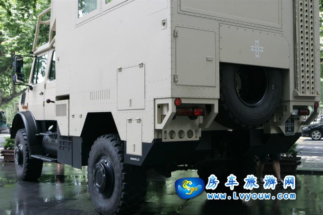阿莫迪罗·攀爬者CD1型越野房车（奔驰乌尼莫克U5000）