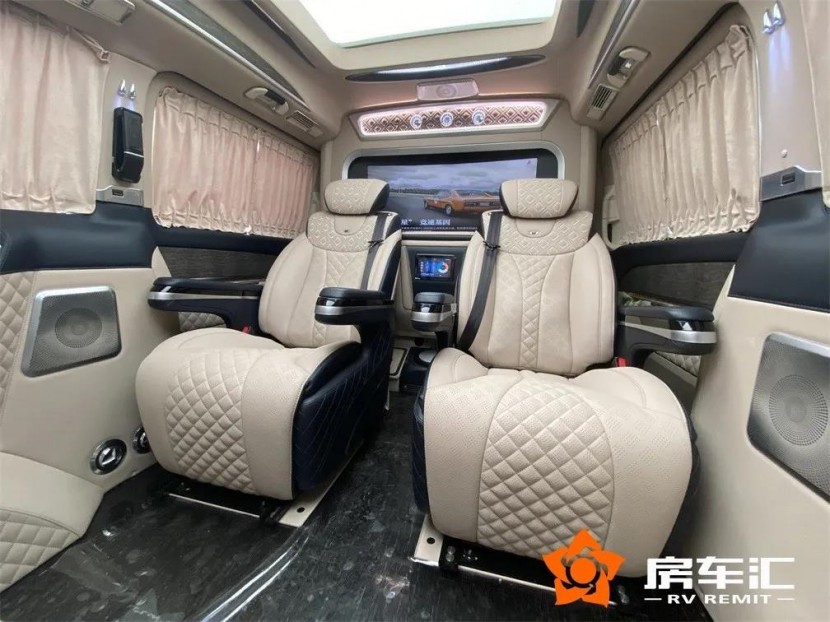 奔驰V-class全隔断MPV商务车，为什么备受老板明星们的喜欢？13.jpg