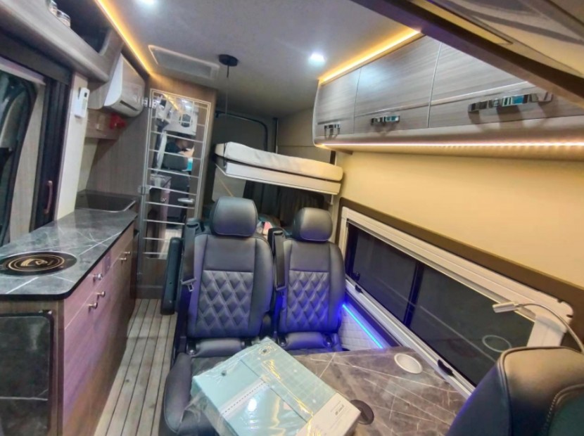 9月2日郑州房车展——与顺之旅新世代全顺Pro房车一起拥抱远方的无尽夏日！27638bc293035b6ddd34a5aeec47635a