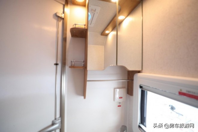 12.12飞神钜惠大促，依维柯房车最低33万起售20cdf16da9a7441da864d7e5172f1d0b