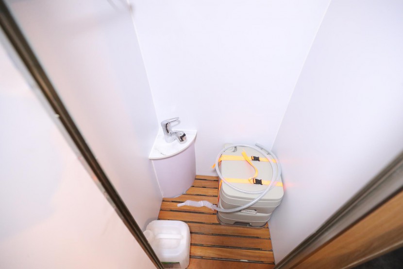 双景房车（国六）大通B型长轴高顶房车 25.8万元 WLH_4883