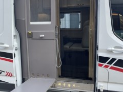舜宇房车 2022款高顶对卡座