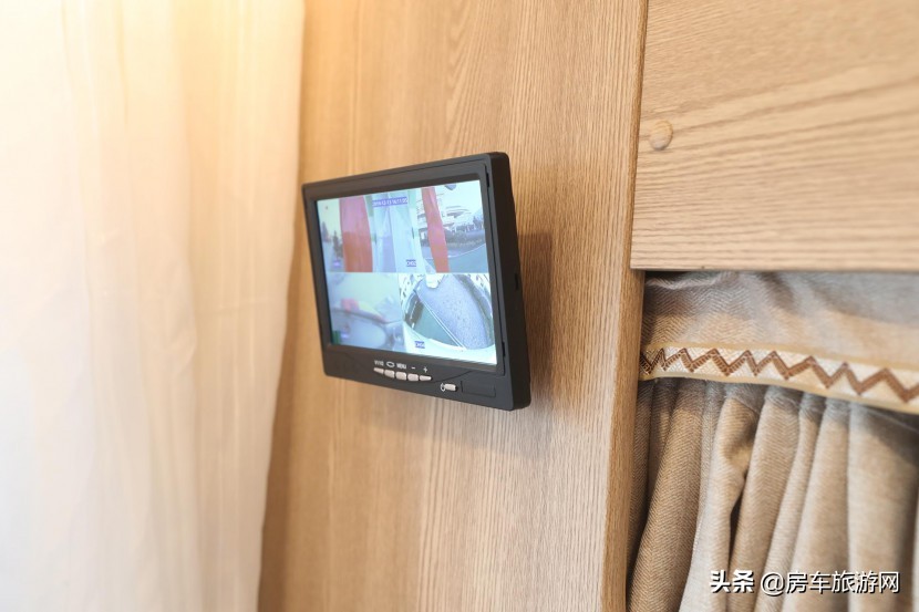 年终大促来袭!铂驰房车“大放价”!疯狂让利中,快来抢购吧~铂驰房车旅行家尊享版C型大额头无拓纵置上下床款