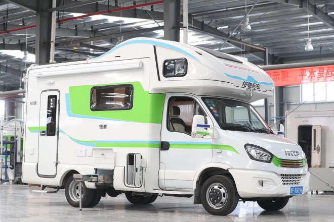 精致欧式风格、高端商务元素，“铂驰旅行家”单拓展房车 WLH_7243