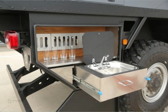 时代的领航者---诺马迪森“领航者M”越野房车图片