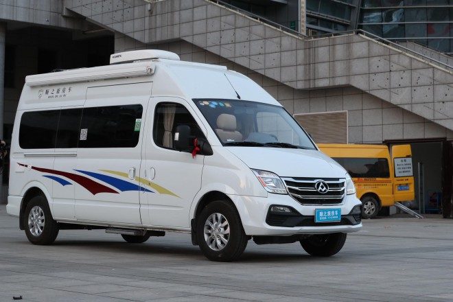 高清实拍2019款顺之旅大通V80全新格局B型房车 WLH_5815