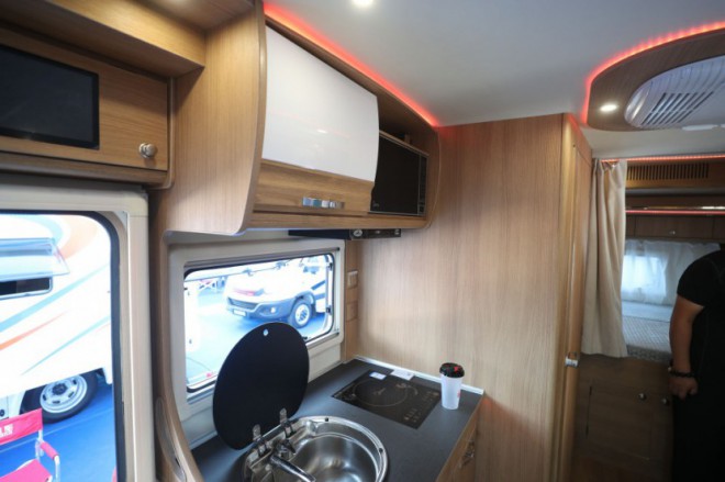 6.5洛阳房车展长城览众房车携新款国六越野皮卡C7、当红车型塞拉维房车亮相99438f0ff1824bbfba952bc47fb74dbc