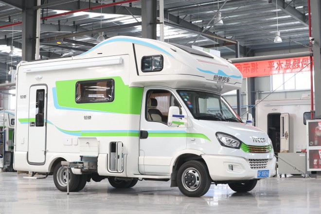 精致欧式风格、高端商务元素，“铂驰旅行家”单拓展房车 WLH_7244