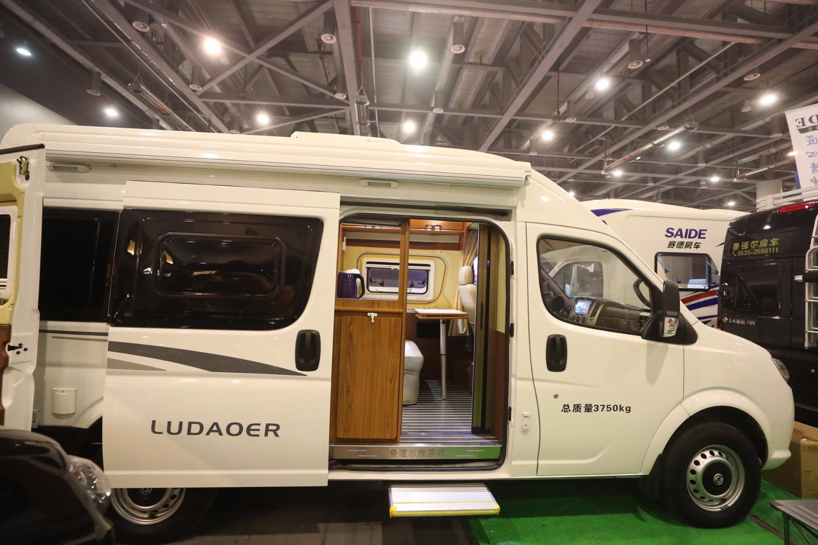 2019款鲁道尔东风御风b型-横置大床款车身外观图片欣赏-房车旅游网