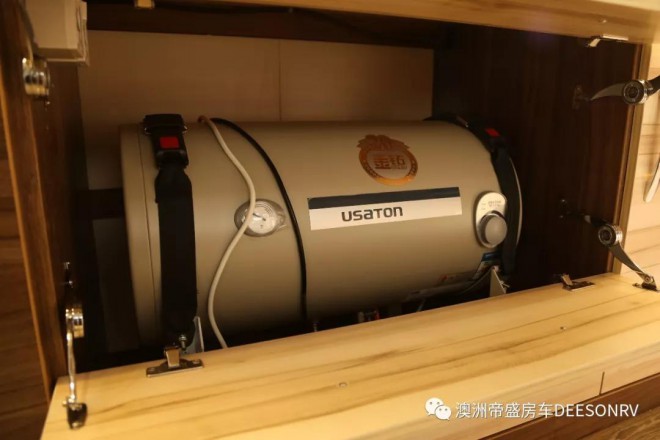 帝盛房车经典系列-8米景观款营地房车e095a37f5c754561b6fe1d758aedcd1f