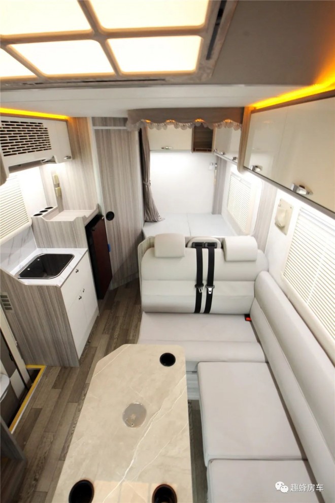 9月2日郑州房车展：趣蜂房车全顺C型，纵情跋涉，看昼夜轮转！08dbffdd1e757c20abb0e9eb64cac511