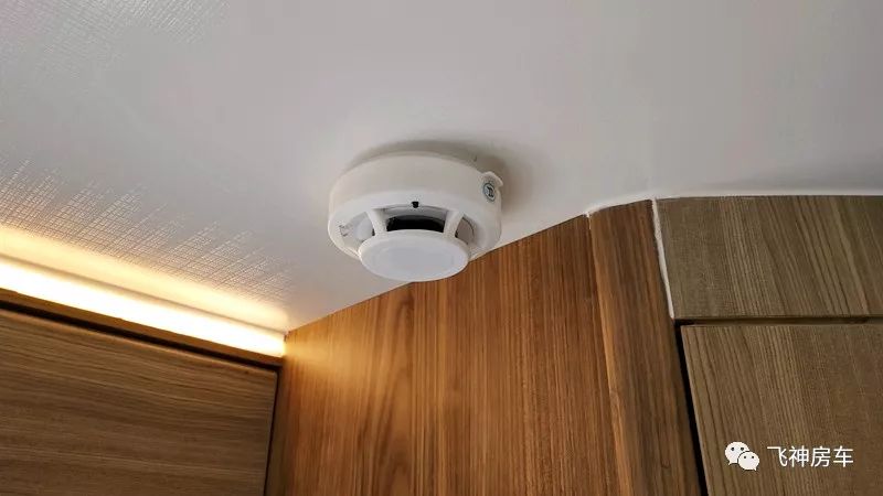 详解飞神2019款进口依维柯newdaily双拓展房车88万元