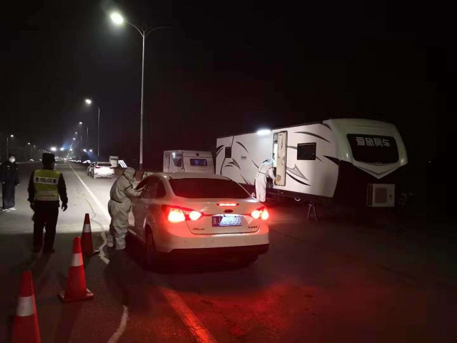 爱旅房车支援高速公路检查站，共抗疫情 微信图片_20200201004104