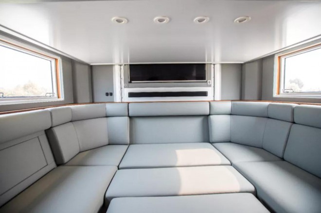 诺马迪森-“穿越者B”奔驰4x4越野房车——不惧束缚的越野房车（二）7af18db8ad8b4004a7798bc13db2c027