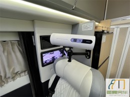 江铃 2023款福特B型房车