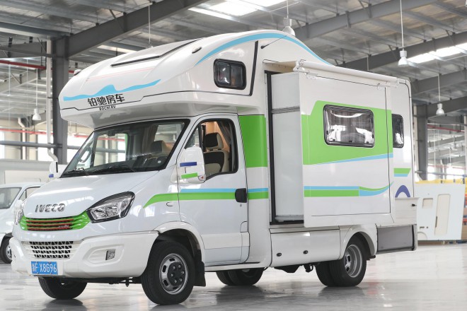 精致欧式风格、高端商务元素，“铂驰旅行家”单拓展房车 WLH_7271