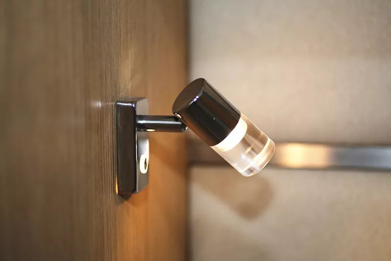 宇通依维柯欧胜C533豪华版无拓小顶房车