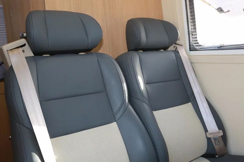 宇通大通V80国六B310舒适版房车（横置床）