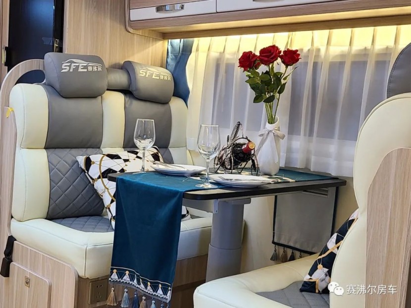 9月2日郑州房车展，赛沸尔依维柯C型双拓展房车，自由恒定久远，优雅永不过时！2fe928a565200ef872247aaf289cd70a