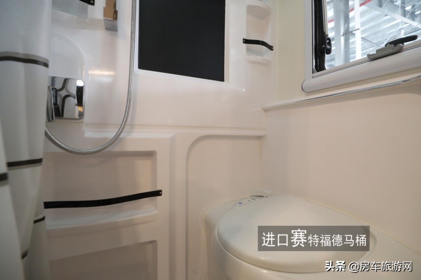 年终大促来袭!铂驰房车“大放价”!疯狂让利中,快来抢购吧~工匠打造科技传承,铂驰房车旅行家C型大额头单拓全新上市