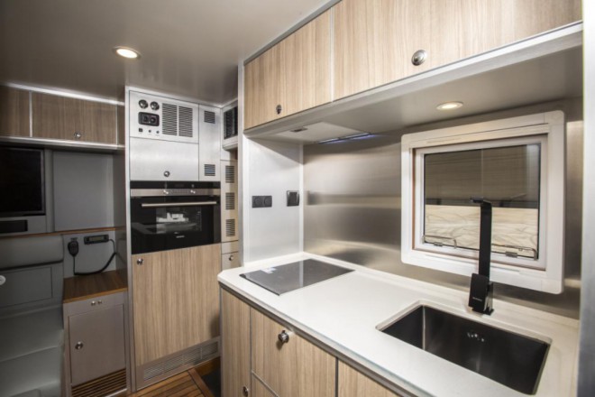 德野诺玛迪森“穿越者M”越野房车：C本蓝牌，颜值、实力并存的越野房车