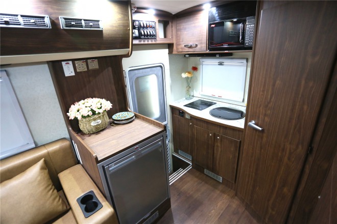 拓锐斯特依维柯C型舒适版TIC-610 52.8万起 00001364