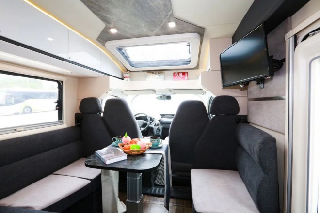 宇通全顺自动挡C520多用途房车