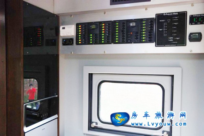 阿莫迪罗·远征者V1ATV型越野房车（曼TGA6X6）MAN底盘系列