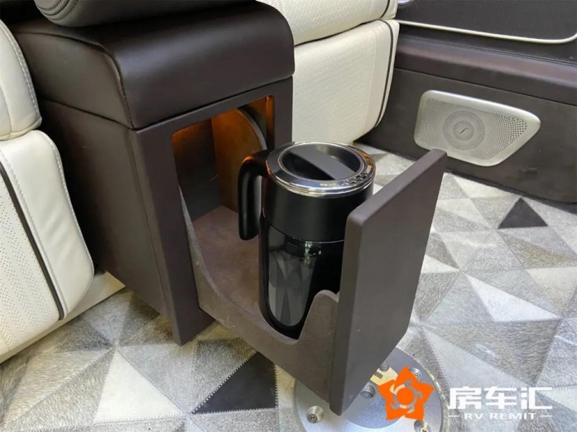 2020款圣母峰巅峰版，黑金四座，镀金立标，语音智能交互，太牛了！18.jpg