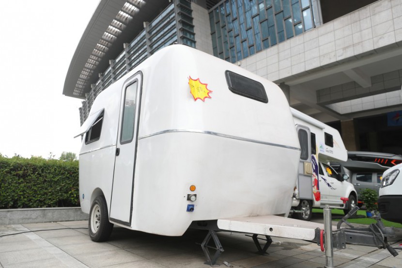 11.23杭州房车展双景房车再推出多款经济实惠可上牌拖挂、B型、C型房车给广大消费者8413c514e13745658e7852b8019a4259