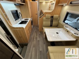 豪沃 2024 款重汽豪沃 C型拓展旅居房车