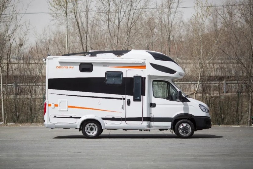 9月2日郑州房车展——德兴房车大熊座系列C型双拓版,步履不停,自在随心!a0c89e20a3ce7326f236ebd13fe5d6e4