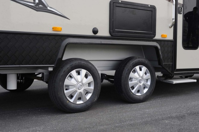 戴德隆翠C19拖挂式营地房车 17万元 _DSC8366