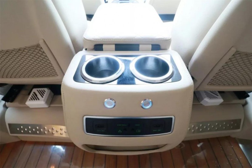 2021限量发售，迈巴赫级享受！全新奔驰七座多功能MPV，52.8万包牌价！11.jpg