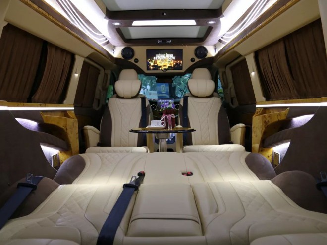 宇通凯伦宾威奔驰V-CLASSZK5032XSW1商务房车