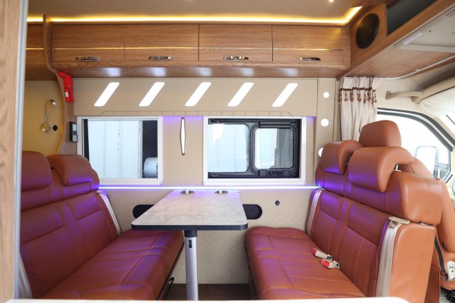 老张定制款——高清实拍2019款顺之旅东风御风自动挡B型房车 WLH_6098