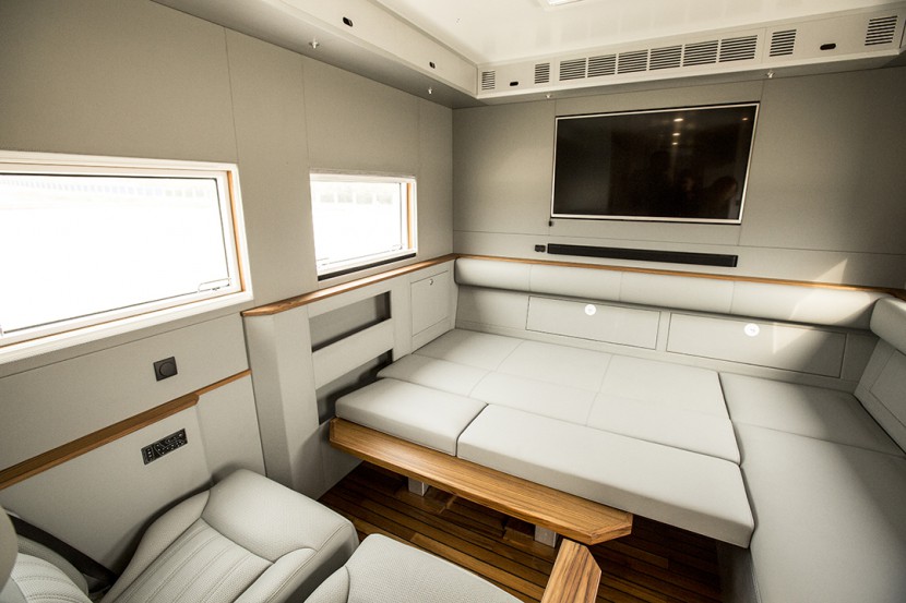 德野奔驰6X6越野房车征途者B诺马迪森房车戈壁荒漠无限征途这是描述信息