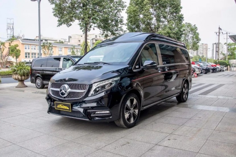 奔驰V260L芭塞萝娜版商务车，暗夜之花，尽显光芒86b059b37ccbe839e05d4222893d9786