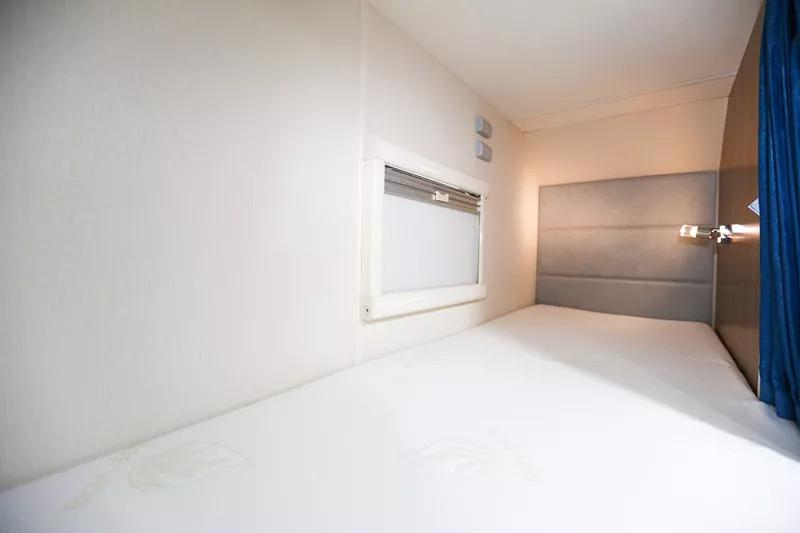 实用性满分，这款宇通国产依维柯无拓上下铺房车让你秒回“青葱岁月”！877a14d2432b45a1bf56d4cf34ba84a7