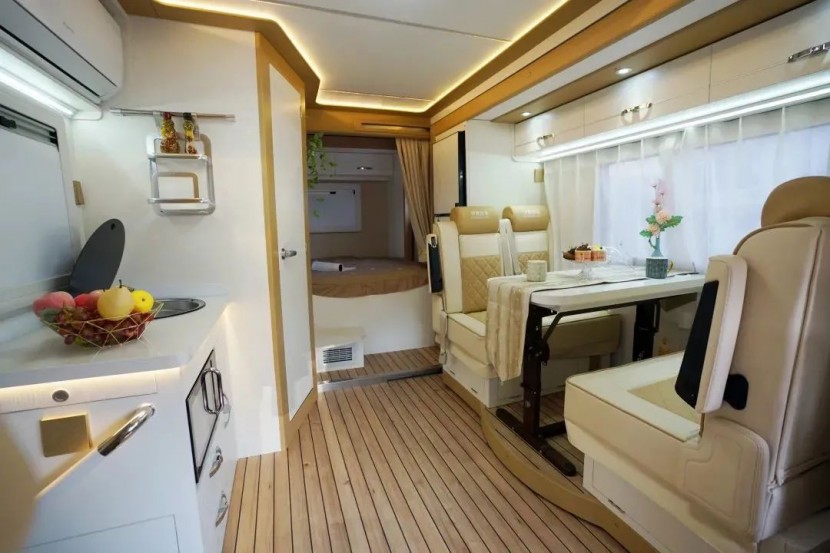 2022款中意极致双扩展房车邀您参加第五届郑州房车展，自在旅途，极致体验！49e89e0275672411f895f7443cf47b59