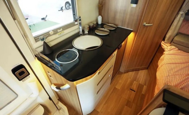 6523c1eeea279c5e516a4e34f2560368