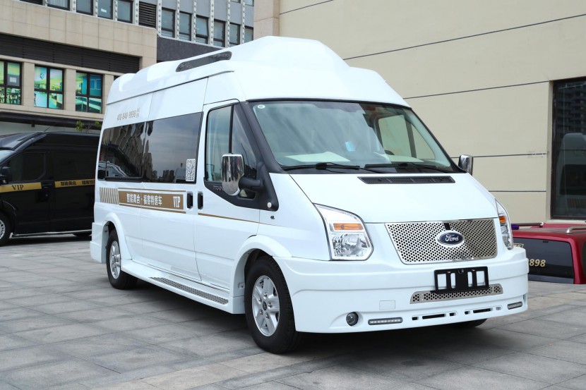 6.5洛阳房车展福客特房车携网红黑骑士、逸途、至尊系列商务B型华丽亮相e37fa228ddd74f918bfefd83770246c1