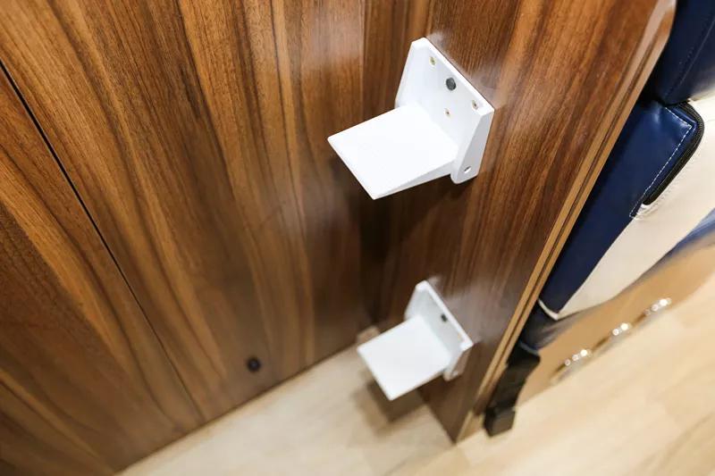 实用性满分，这款宇通国产依维柯无拓上下铺房车让你秒回“青葱岁月”！5b7ae0e84c3345be8756bc06ec47d8cb