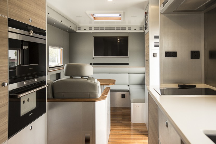 德野奔驰6X6越野房车征途者B诺马迪森房车戈壁荒漠无限征途这是描述信息